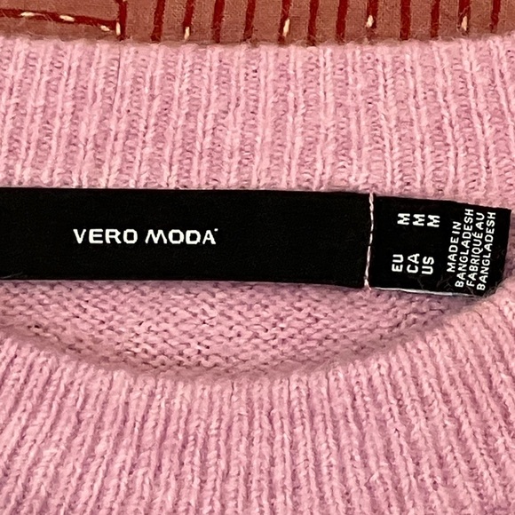 Vero Moda women’s medium soft knit Crew Neck Sweater with Ribbed Cuffs - Picture 4 of 12